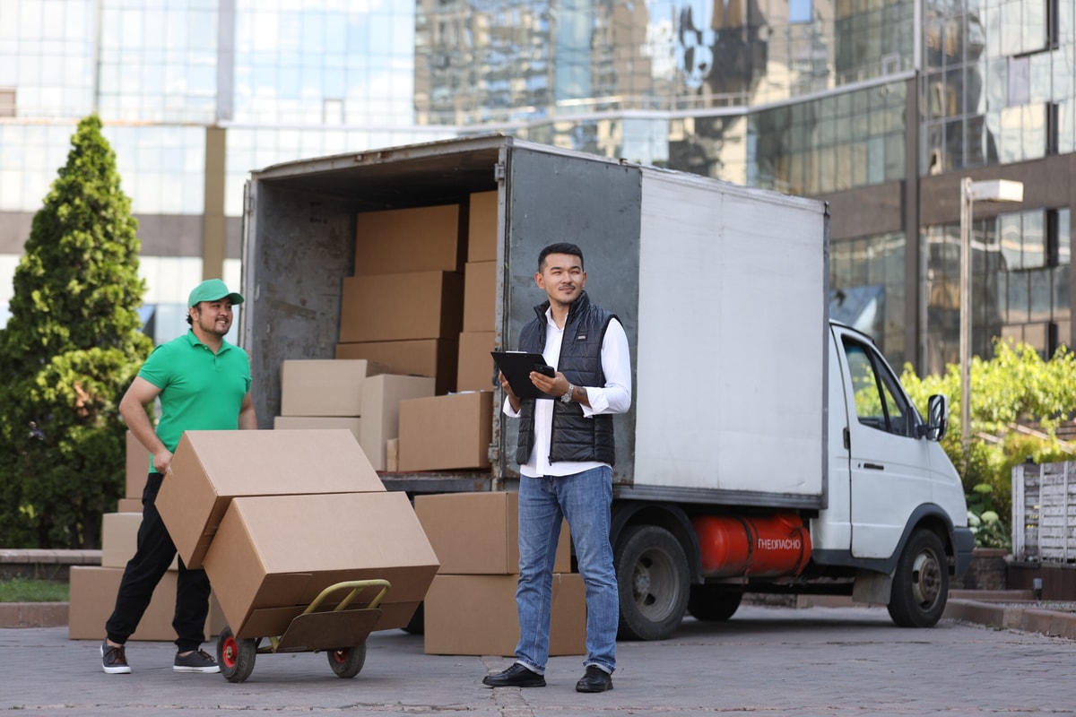 Көлік өзіңдікі болса, қымбатырақ, ал Астанада жүк жеткізу арзанырақ: кәсіпкерлердің жүк тасымалына қанша жұмсайтыны анықталды