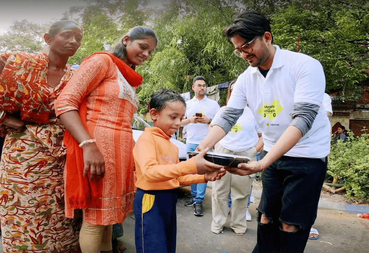 Look for the helpers: Passengers, drivers & volunteers help take “meals on wheels” to people in need