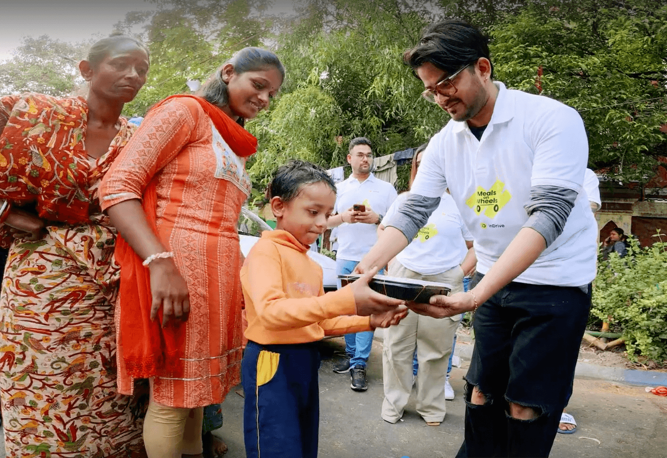 Look for the helpers: Passengers, drivers & volunteers help take “meals on wheels” to people in need