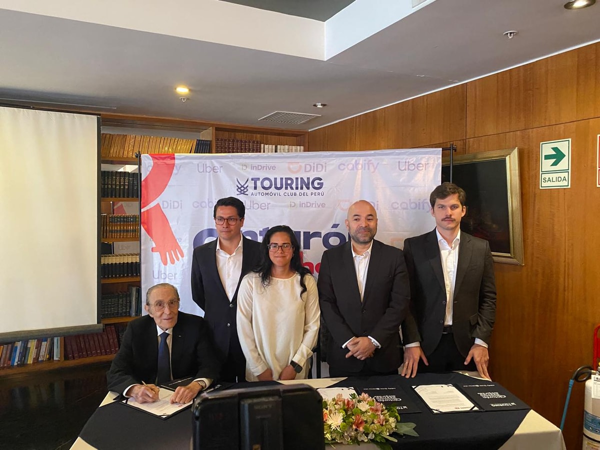 El Touring y empresas de aplicaciones de movilidad urbana se unen para promover la seguridad