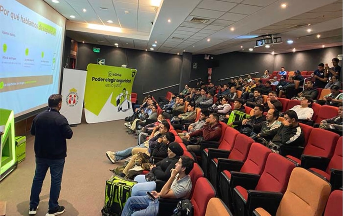 Touring Club del Perú e inDrive se unen para capacitar a repartidores en conducción preventiva y seguridad vial